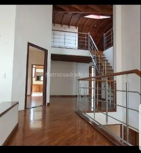 Casa de 4 alcobas en venta en San Jose De Bavaria, Bogotá, 350 m² · foto 1 de 18