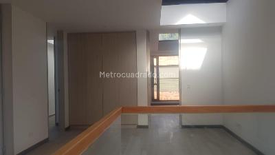 Casa de 4 alcobas en venta en San Jose De Bavaria, Bogotá, 500 m² · foto 2 de 12