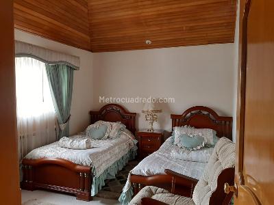 Casa de 4 alcobas en venta en San Jose De Bavaria, Bogotá, 351 m² · foto 1 de 13
