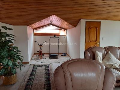 Casa de 4 alcobas en venta en San Jose De Bavaria, Bogotá, 351 m² · foto 2 de 13