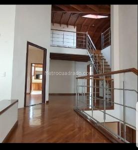 Casa de 4 alcobas en venta en San Jose De Bavaria, Bogotá, 550 m² · foto 2 de 19