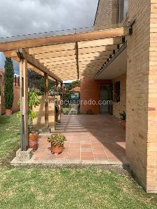 Casa de 5 alcobas en venta en San Jose De Bavaria, Bogotá, 350 m² · foto 2 de 18