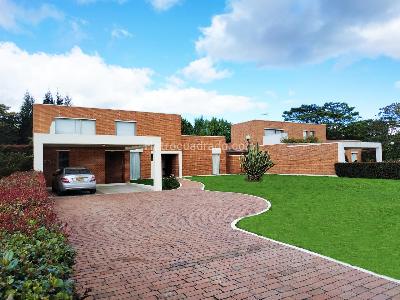 Casa de 4 alcobas en venta en San Jose De Bavaria, Bogotá, 380 m² · foto 3 de 12