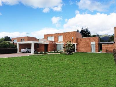 Casa de 4 alcobas en venta en San Jose De Bavaria, Bogotá, 380 m² · foto 8 de 12