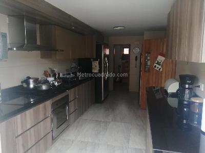 Casa de 3 alcobas en venta en San Jose De Bavaria, Bogotá, 220 m² · foto 6 de 8