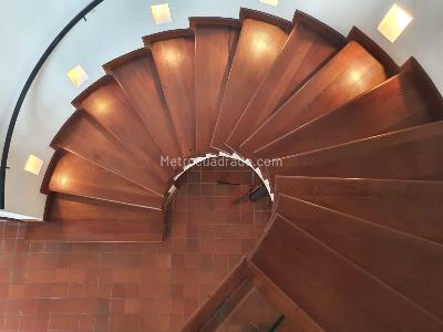 Casa de 5 alcobas en arriendo en San Jose De Bavaris, Bogotá, 780 m² · foto 2 de 20