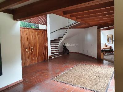 Casa de 5 alcobas en arriendo en San Jose De Bavaris, Bogotá, 780 m² · foto 3 de 20