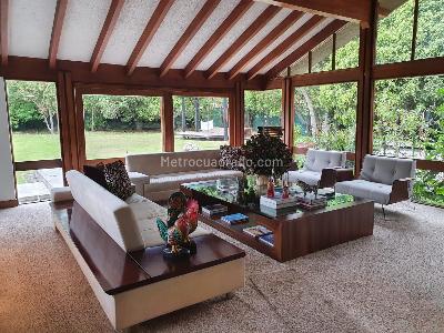 Casa de 5 alcobas en arriendo en San Jose De Bavaris, Bogotá, 780 m² · foto 8 de 20