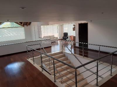 Casa de 4 alcobas en venta en San Jose De Bavaria, Bogotá, 700 m² · foto 2 de 20