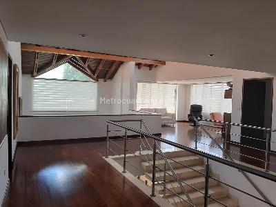 Casa de 4 alcobas en venta en San Jose De Bavaria, Bogotá, 700 m² · foto 3 de 20