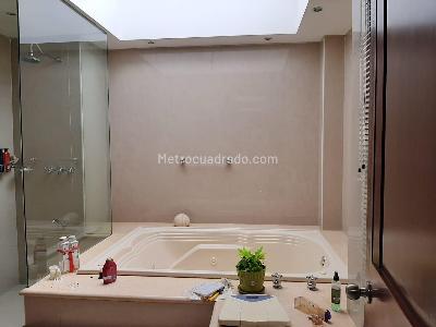 Casa de 4 alcobas en venta en San Jose De Bavaria, Bogotá, 520 m² · foto 9 de 10