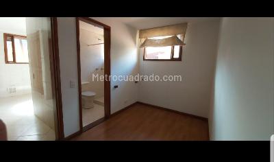 Casa de 4 alcobas en venta en San Jose De Bavaria, Bogotá, 520 m² · foto 3 de 9