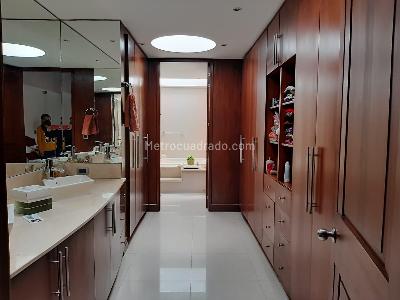 Casa de 5 alcobas en venta en San Jose De Bavaria, Bogotá, 520 m² · foto 4 de 11