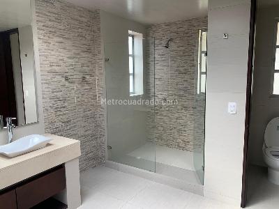 Casa de 5 alcobas en venta en San Simon, Bogotá, 490 m² · foto 19 de 20