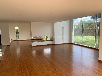 Casa de 5 alcobas en venta en San Simon, Bogotá, 490 m² · foto 2 de 20