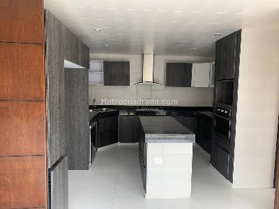Casa de 5 alcobas en venta en San Simon, Bogotá, 490 m² · foto 3 de 20