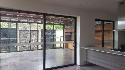 Casa de 4 alcobas en venta en San Jose De Bavaria, Bogotá, 390 m² · foto 2 de 18
