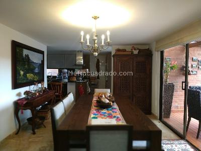Casa de 4 alcobas en venta en San Jose De Bavaria, Bogotá, 350 m² · foto 3 de 11