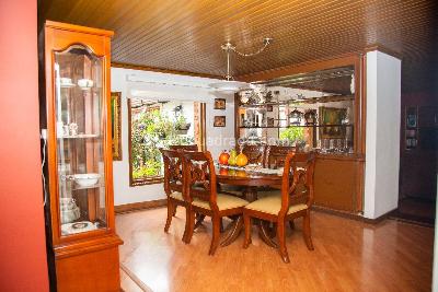 Casa de 3 alcobas en venta en San Jose De Bavaria, Bogotá, 350 m² · foto 2 de 12