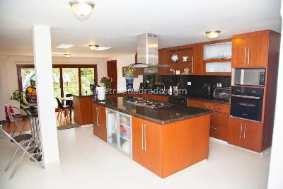 Casa de 4 alcobas en venta en San Jose De Bavaria, Bogotá, 350 m² · foto 4 de 17
