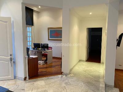 Casa de 3 alcobas en venta en San Jose De Bavaria, Bogotá, 370 m² · foto 2 de 10