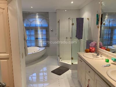 Casa de 3 alcobas en venta en San Jose De Bavaria, Bogotá, 370 m² · foto 5 de 10