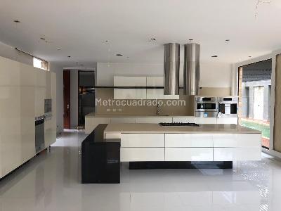 Casa de 4 alcobas en venta en San Jose De Bavaria, Bogotá, 580 m² · foto 3 de 7
