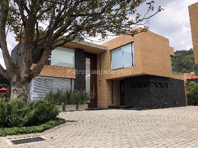 Casa de 4 alcobas en venta en San Jose De Bavaria, Bogotá, 600 m² · foto 2 de 6