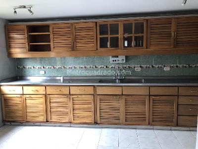 Casa de 3 alcobas en venta en San Jose De Bavaria, Bogotá, 290 m² · foto 5 de 6
