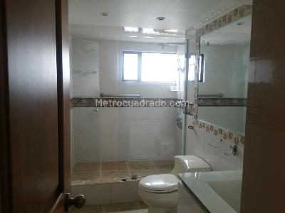 Casa de 4 alcobas en venta en San Jose De Bavaria, Bogotá, 220 m² · foto 4 de 11