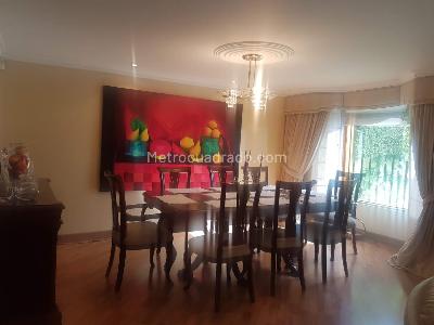 Casa de 4 alcobas en venta en San Jose De Bavaria, Bogotá, 350 m² · foto 2 de 9
