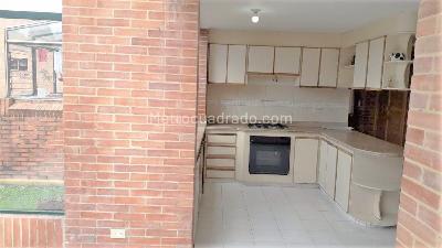 Casa de 4 alcobas en venta en San Jose De Bavaria, Bogotá, 350 m² · foto 3 de 8