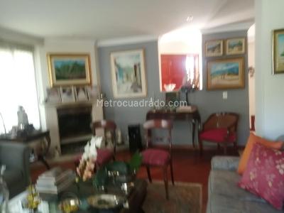 Casa de 4 alcobas en venta en San, Bogotá, 260 m² · foto 2 de 9