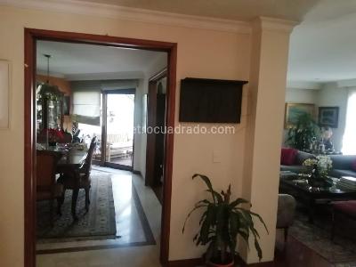 Casa de 4 alcobas en venta en San, Bogotá, 260 m² · foto 4 de 9