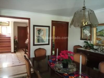 Casa de 4 alcobas en venta en San, Bogotá, 260 m² · foto 8 de 9