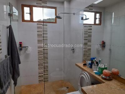 Casa de 4 alcobas en venta en San Jose De Bavaria, Bogotá, 450 m² · foto 2 de 18