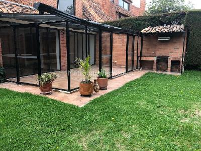 Casa de 4 alcobas en venta en San Jose De Bavaria, Bogotá, 300 m² · foto 2 de 7