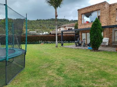 Casa de 4 alcobas en venta en San Jose De Bavaria, Bogotá, 420 m² · foto 3 de 15