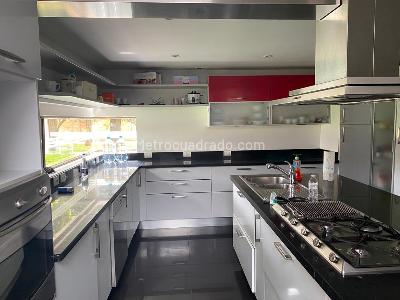 Casa de 5 alcobas en venta en San Jose De Bavaria, Bogotá, 450 m² · foto 5 de 16