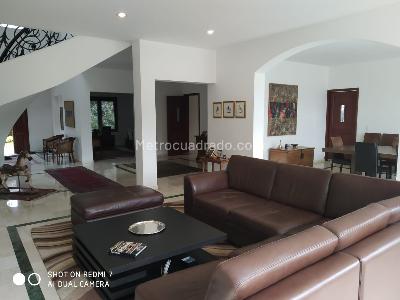 Casa de 4 alcobas en venta en San Jose De Bavaria, Bogotá, 500 m² · foto 1 de 10
