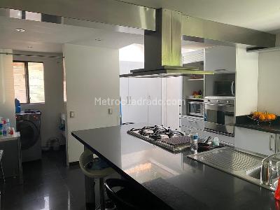 Casa de 5 alcobas en venta en San, Bogotá, 400 m² · foto 9 de 16