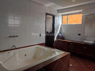 Casa de 4 alcobas en venta en San Jose De Bavaria, Bogotá, 570 m² · foto 11 de 18