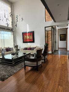 Casa de 4 alcobas en venta en San Jose De Bavaria, Bogotá, 350 m² · foto 1 de 13