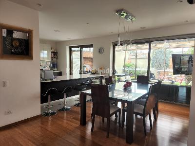 Casa de 4 alcobas en venta en San Jose De Bavaria, Bogotá, 350 m² · foto 2 de 13