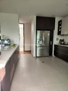 Casa de 4 alcobas en venta en San Jose De Bavaria, Bogotá, 350 m² · foto 4 de 13