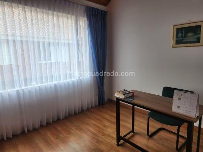 Casa de 4 alcobas en venta en San Jose De Bavaria, Bogotá, 220 m² · foto 2 de 10