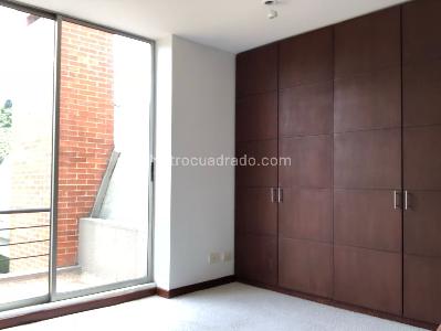 Casa de 3 alcobas en venta en San Jose De Bavaria, Bogotá, 390 m² · foto 10 de 13