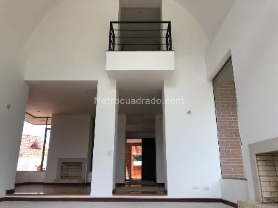 Casa de 3 alcobas en venta en San Jose De Bavaria, Bogotá, 390 m² · foto 1 de 13