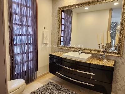 Casa de 4 alcobas en venta en San Jose De Bavaria, Bogotá, 560 m² · foto 4 de 15