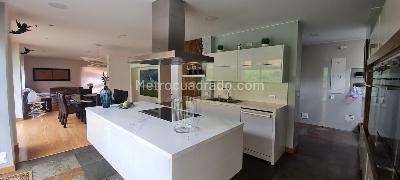 Casa de 5 alcobas en venta en San Jose De Bavaria, Bogotá, 400 m² · foto 11 de 14